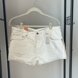 Levi White Demin Shorts
